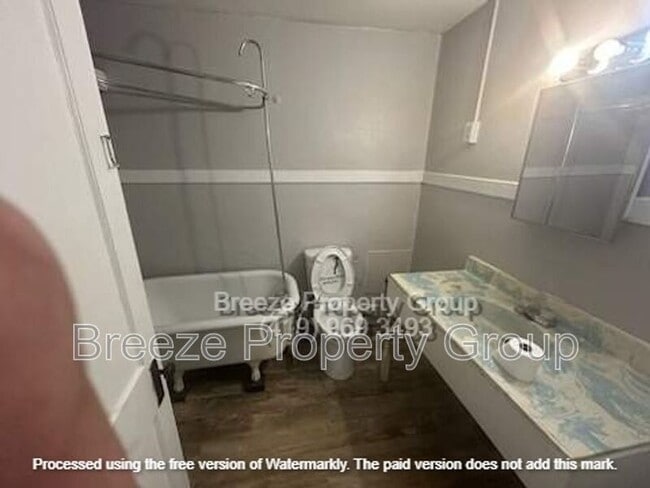 Building Photo - 517 E Vine St