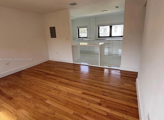 Building Photo - 430 Malaga Ave