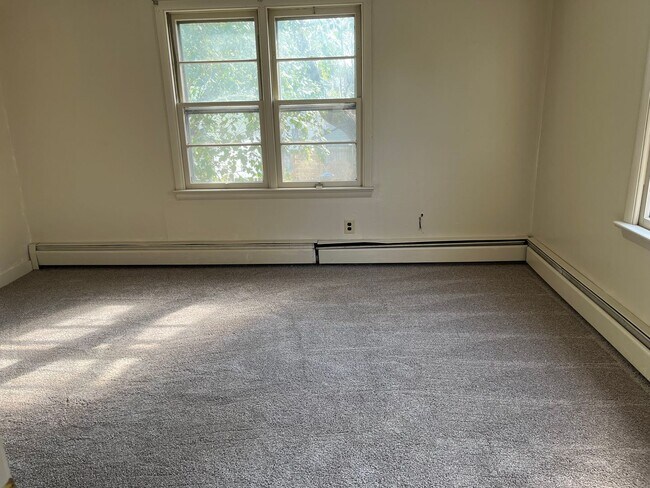 Building Photo - 202 1/2-127 1/2 N Penn St