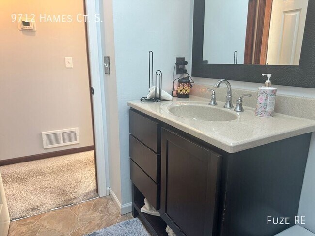 Building Photo - 9712 Hames Ct S