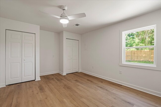 Building Photo - 4 Bedroom Coastal Cottage