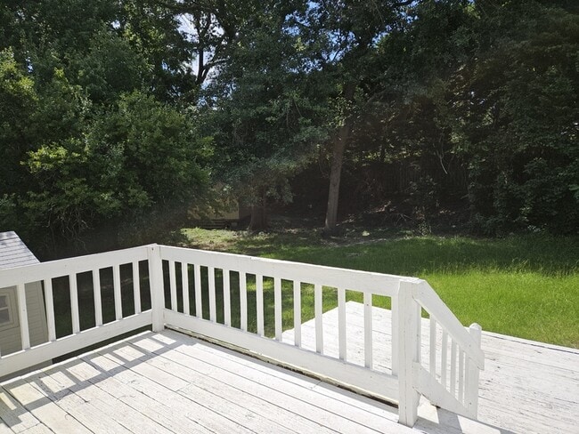 Building Photo - 1617 Hennessy Pl