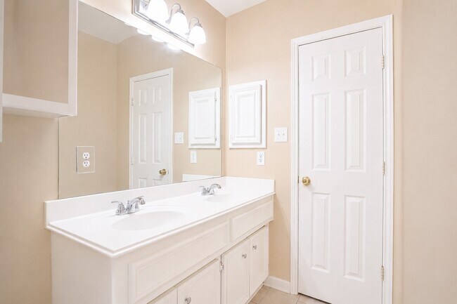 Building Photo - 22422 Cascade Springs Dr