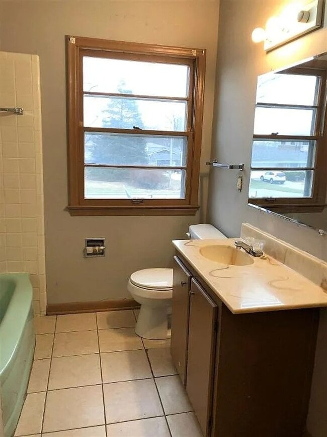 Building Photo - 336 Beverly Dr