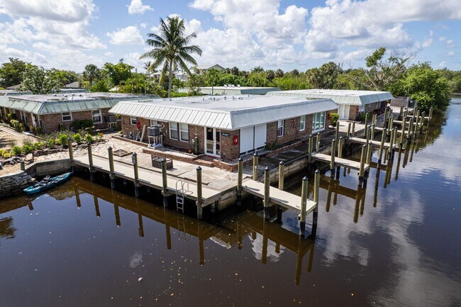 Building Photo - ** NEAR DOWNTOWN ** 2 BED / 2 BATH CONDO -...