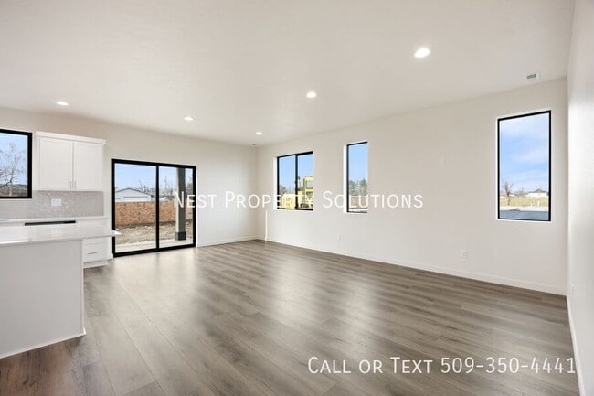 Building Photo - 601 S Dorsing St