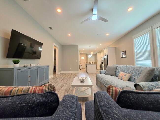 Building Photo - 8088 Carmel Cir