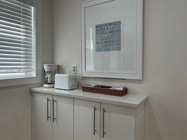 Building Photo - 5151 N Hwy A1A