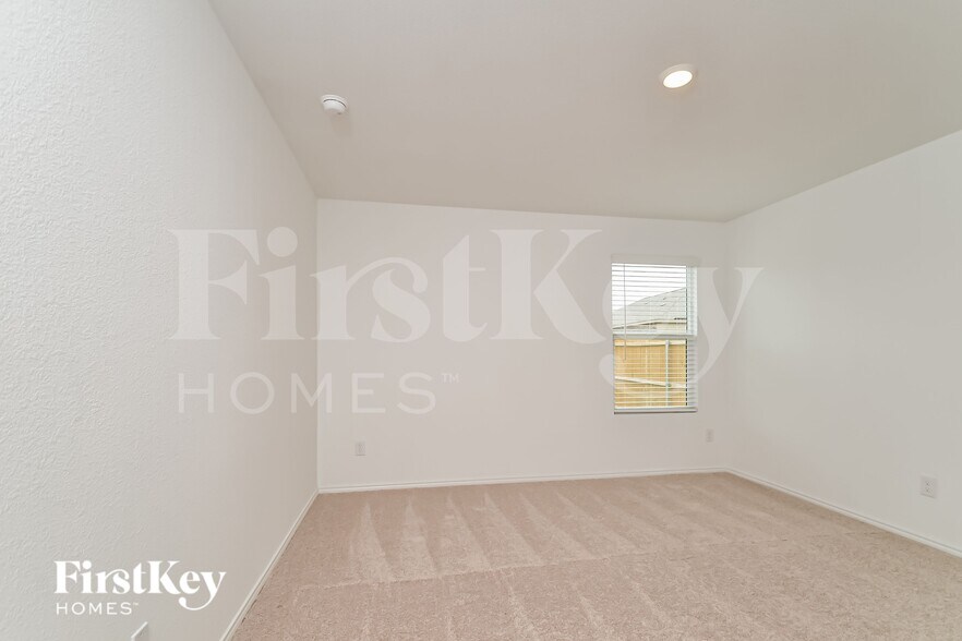 Building Photo - 1333 Plum Rd