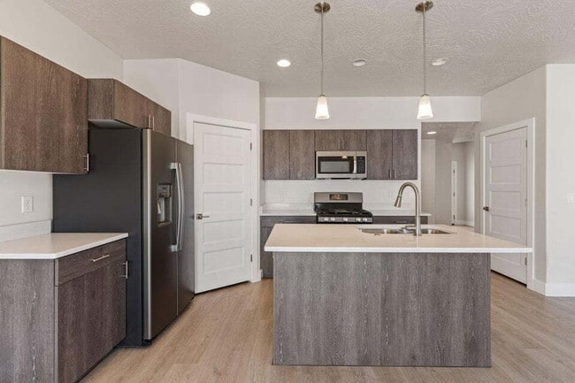 Building Photo - "Spacious 3-Bedroom Townhouse Retreat with...