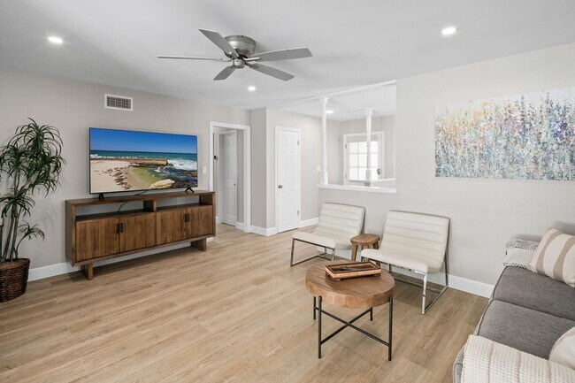 Building Photo - 1648 El Prado Ave