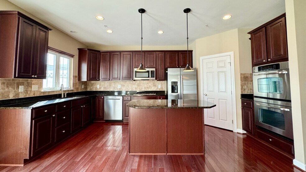 Chef's Kitchen (main level) - 9403 Aston Villa