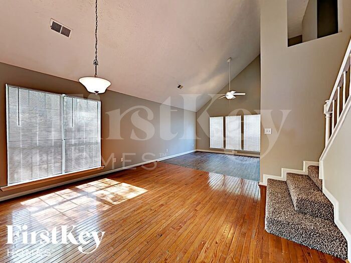 Building Photo - 852 Shore Dr