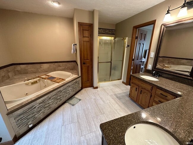 Building Photo - 3825 E Devonshire Ln