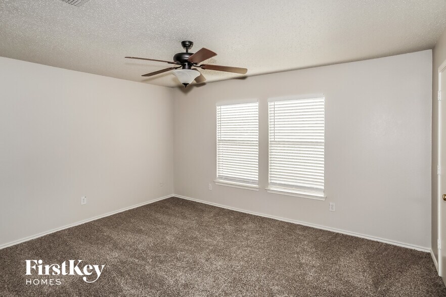 Building Photo - 5293 Chessie Cir