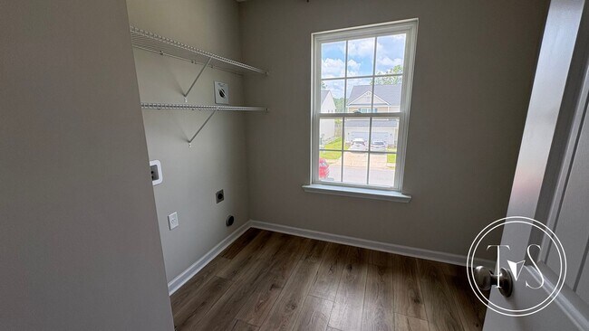 Building Photo - RATE DROP ALERT (was $2400/month) and SUMM...