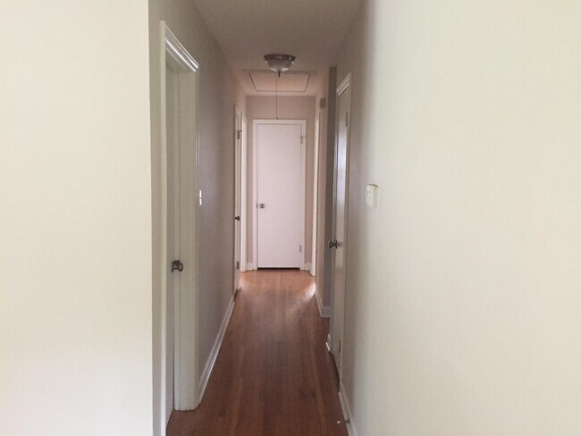 Building Photo - 5433 Dolphin Ln