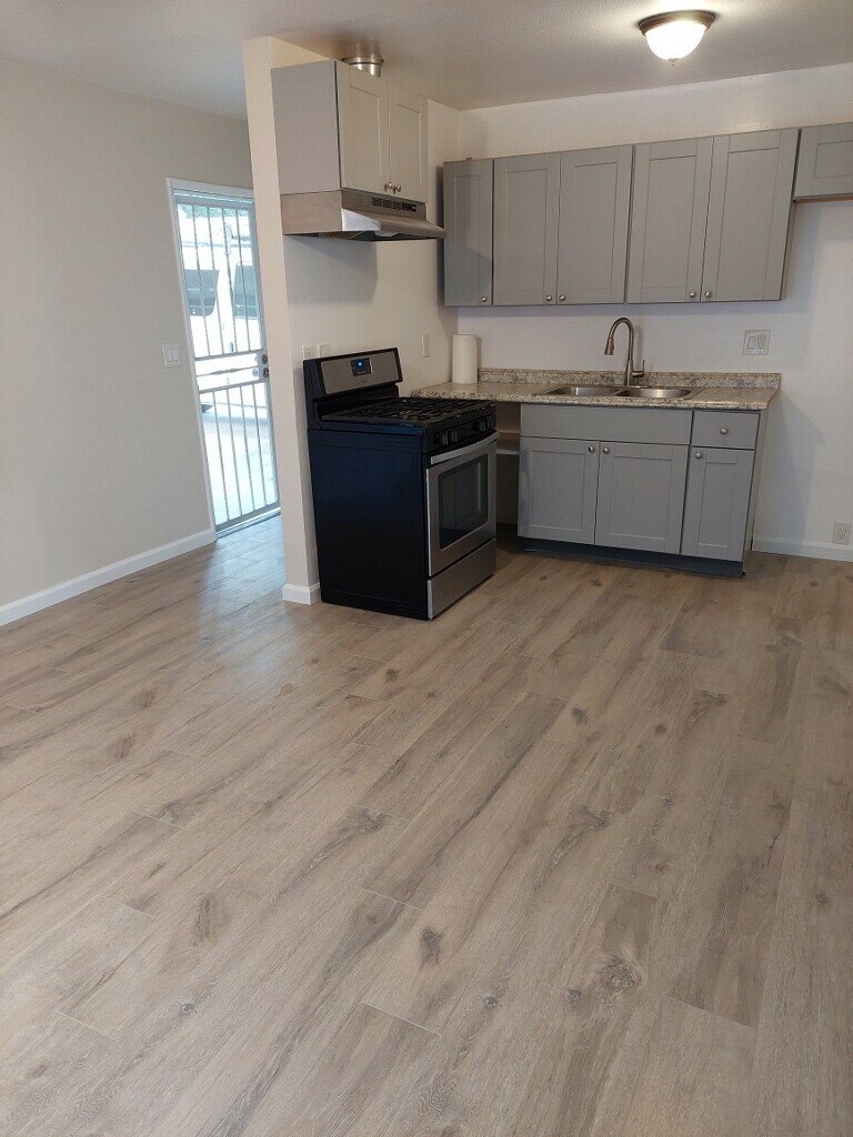 Building Photo - 2113 Gates Ave