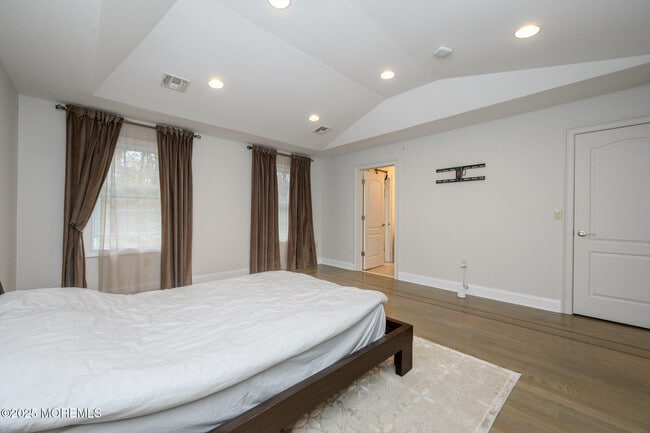 Building Photo - 25 White Oak Ln