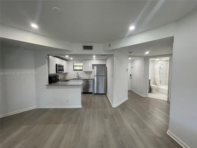 Building Photo - 8290 Lake Dr