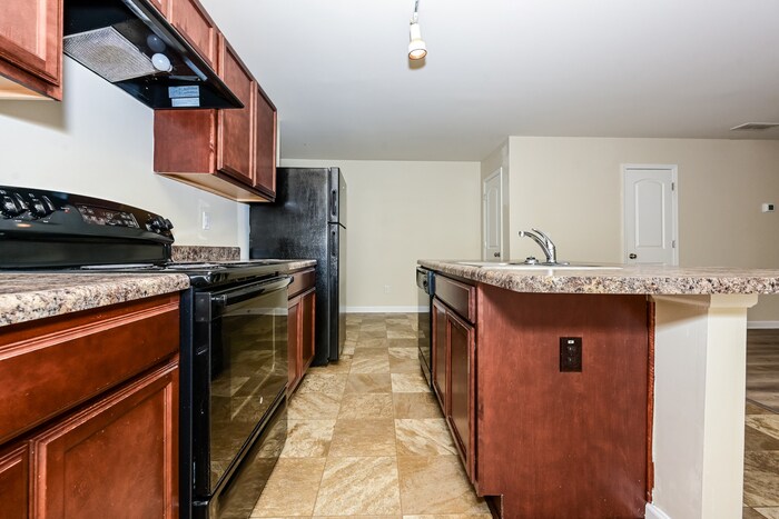 Building Photo - 1305 Forsythia Wy