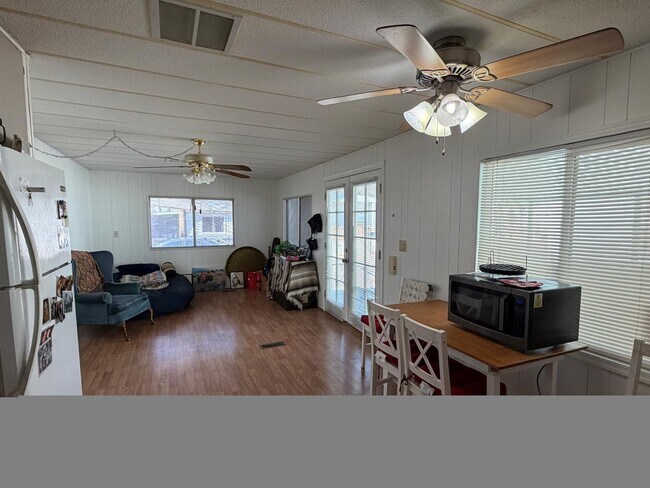 Building Photo - 345 S 58th St