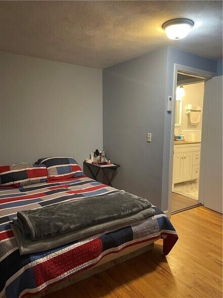 Building Photo - 12 Third School St