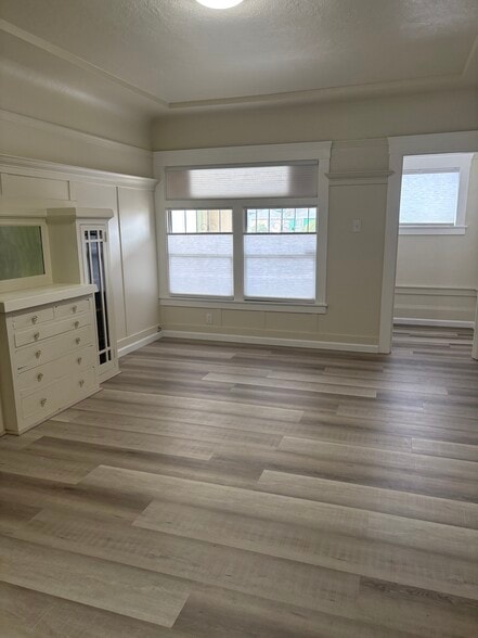 Building Photo - 242 16th St