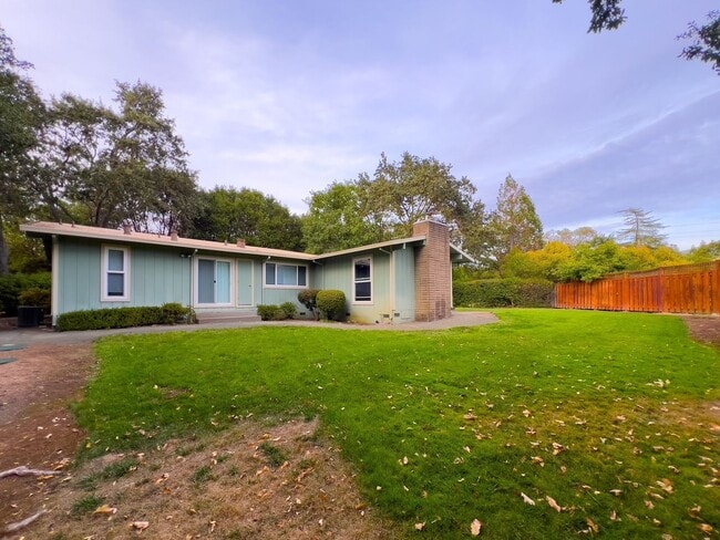 Building Photo - Charming 3-Bedroom Country House