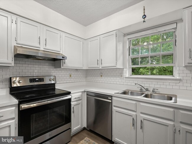 Building Photo - 7729 Patuxent Oak Ct