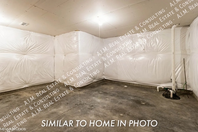 Building Photo - 3302 NE Fawn Ln