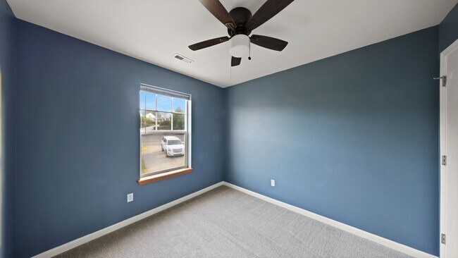 Building Photo - 3 Bed 2.5 Bath - Fireside - NAS Whidbey - Groups