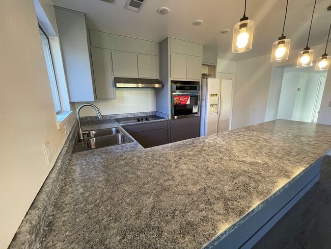 Building Photo - Updated Folsom Home Available September 5th