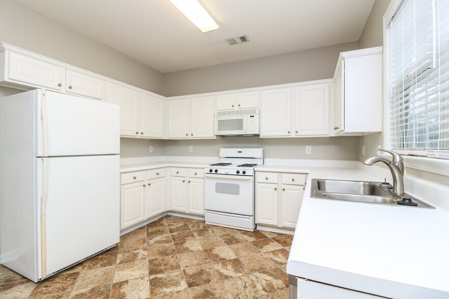 Building Photo - 809 Cataya Cove