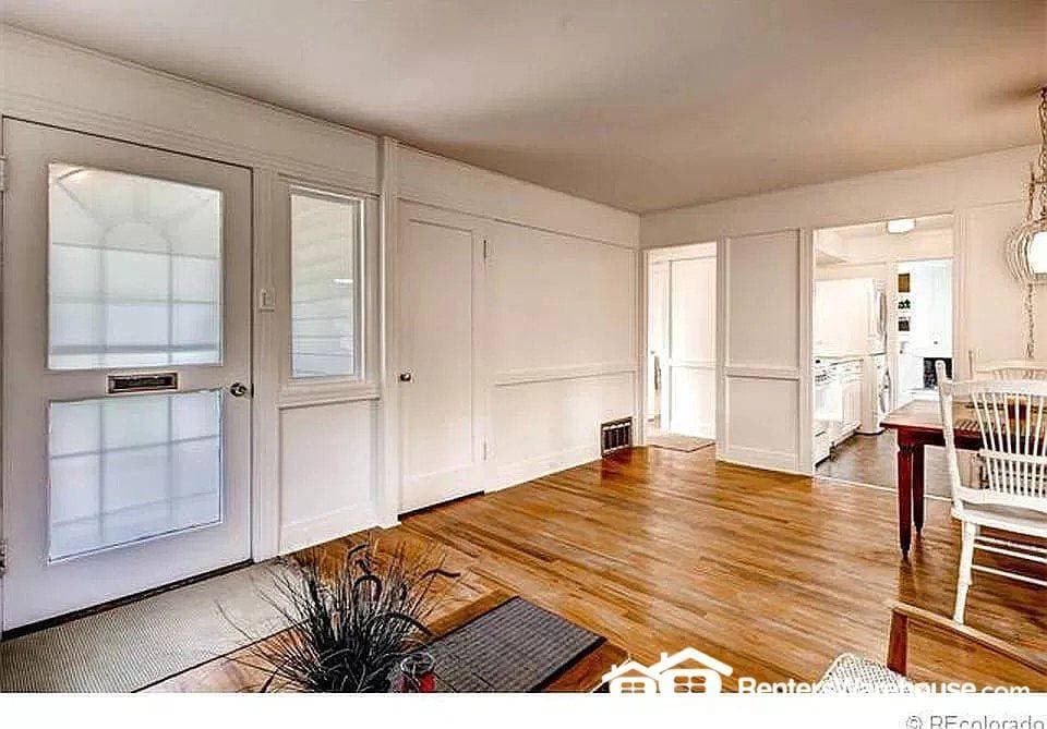 Building Photo - 3030 S Bellaire St
