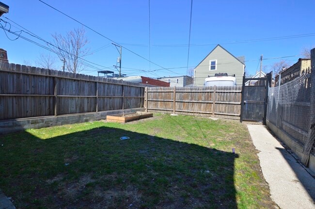 Building Photo - 3320 W Crystal St