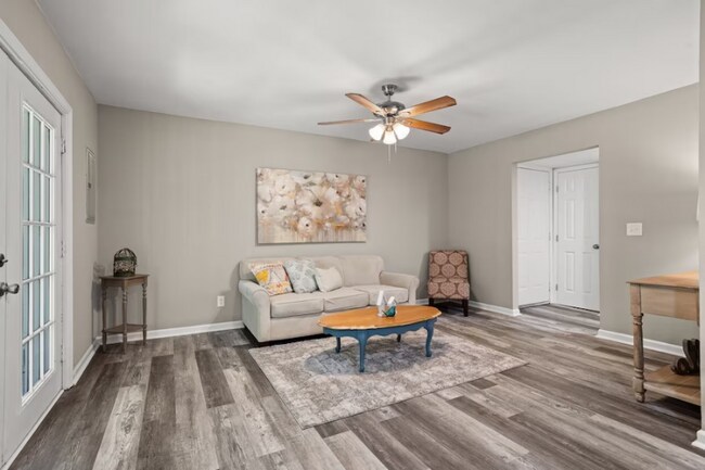 Building Photo - 110 Greenforest Cir