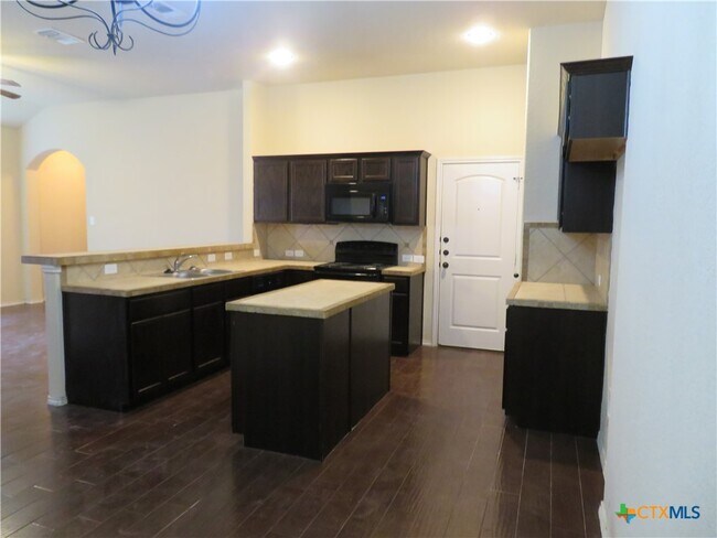 Building Photo - 554 Creekside Cir