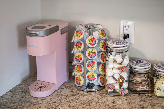 Building Photo - 500 W Rosemary St