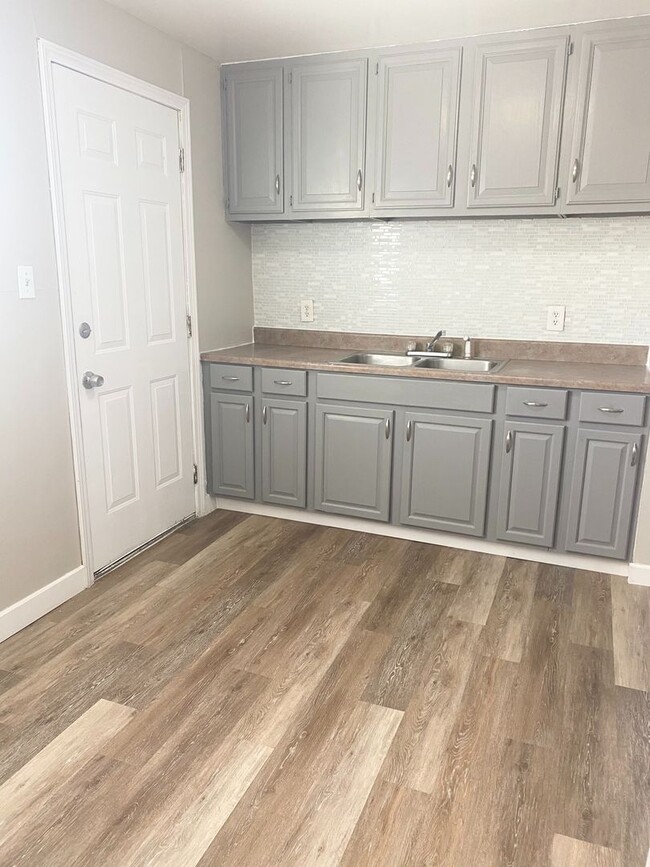 Building Photo - 417 N 30th St