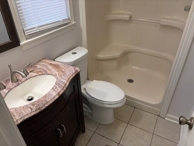 Building Photo - 3 Bed / 2 Bath Rental House in Athens, AL 35611