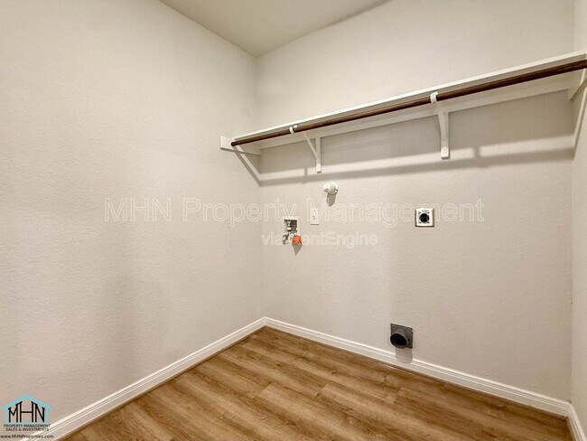 Building Photo - 11151 Hollinger Cir