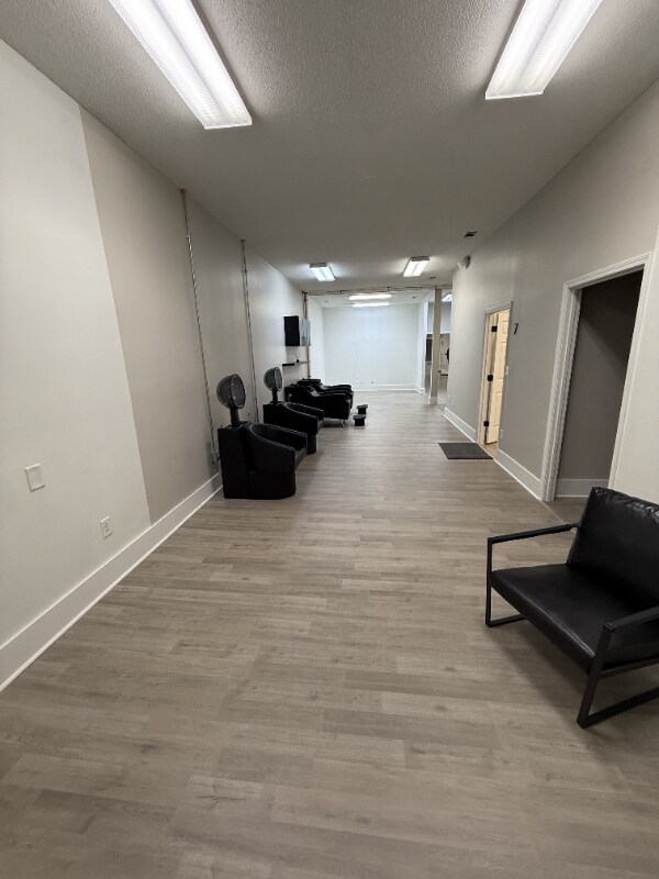 Building Photo - 2530 W Roosevelt Blvd