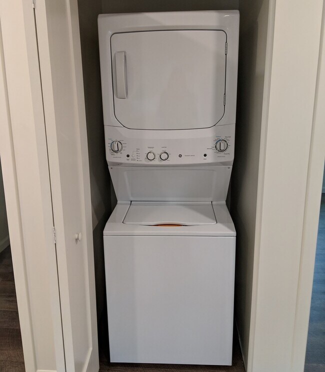 Building Photo - 184 Highland Dr