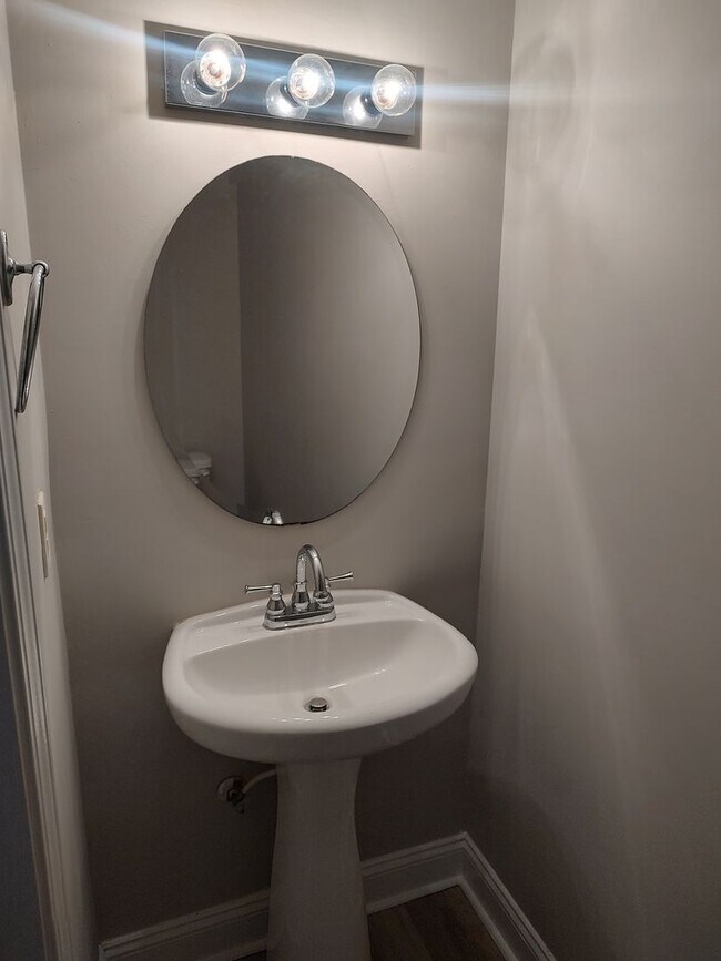 Building Photo - Spacious 2BD/2.5BA Townhome super close to CCU, HGTC, and CMC!