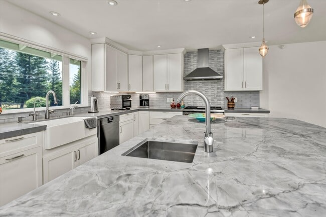 Building Photo - 1790 McKinley Rd