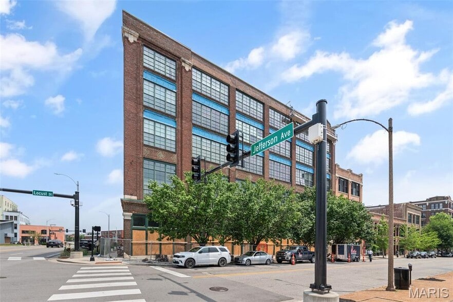 Building Photo - 2323 Locust St