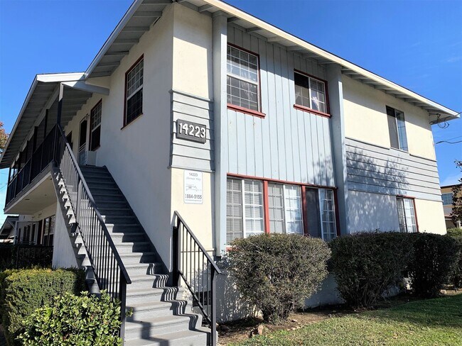 Building Photo - Spacious, modern, and bright! Love at first sight