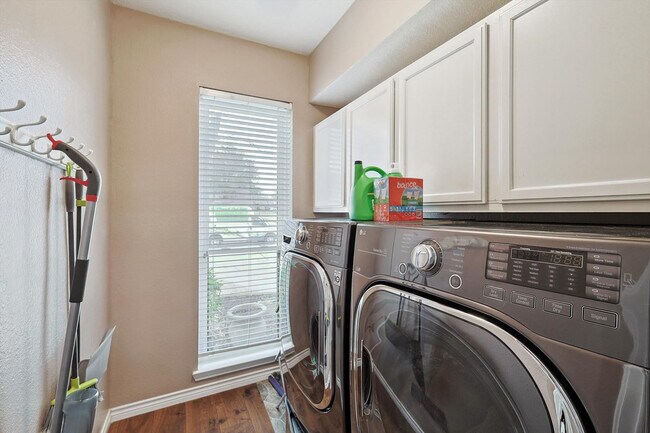 Building Photo - 2005 Glory Creek Cir