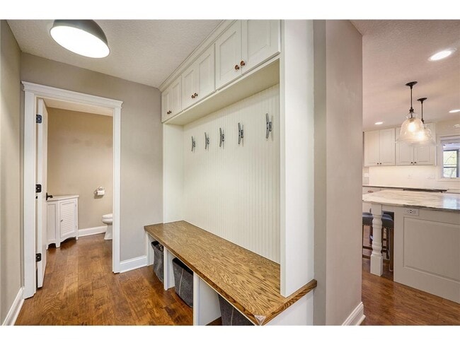 Building Photo - 1832 Essex Rd